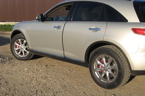 Infiniti FX 35 красные суппорта